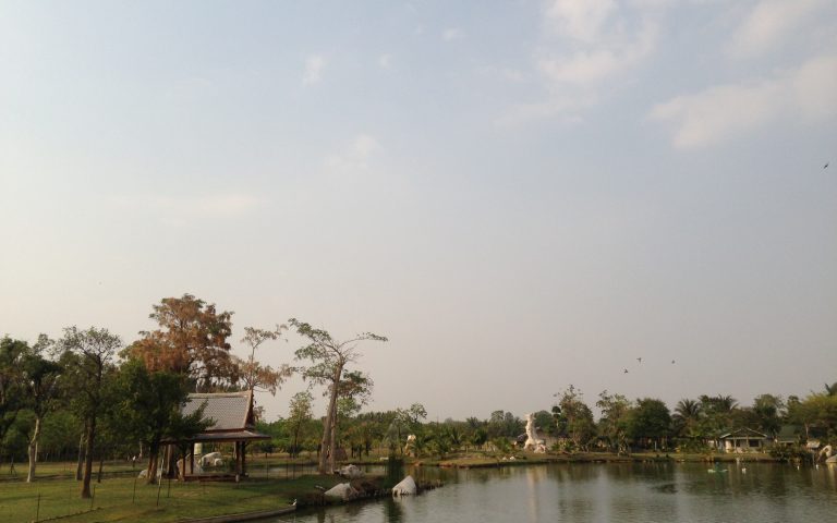 Озеро на территории храма