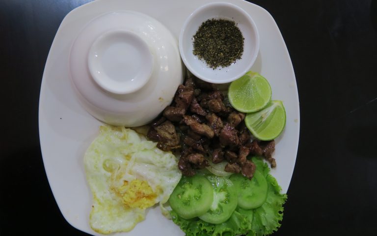 Beef lok lak – маринованная кхмерская говядина