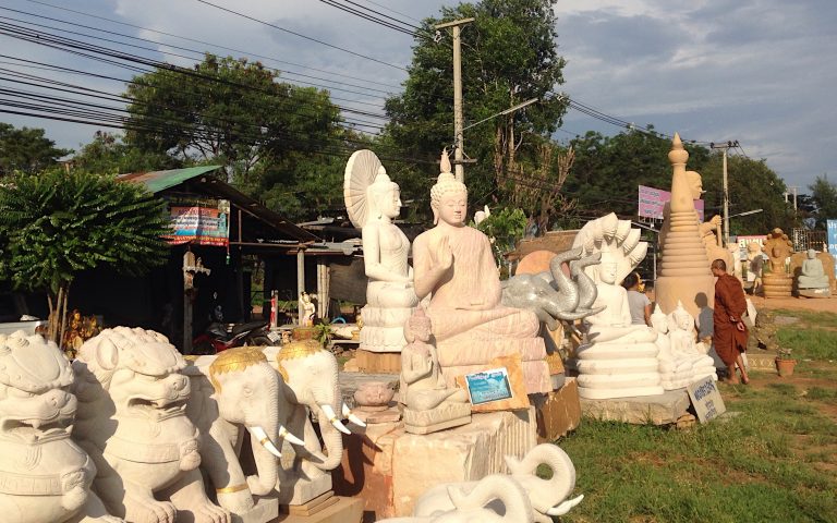 Продажа буддийских статуй