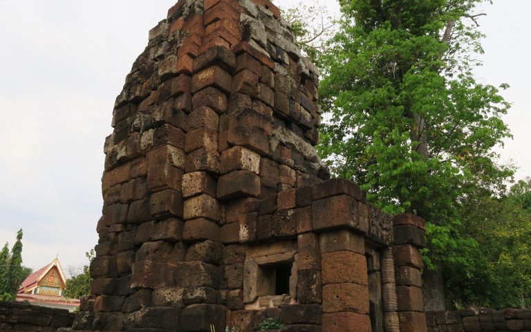 Храм Wat Thep Prasat
