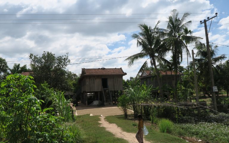 Типичный камбоджийский «домик в деревне»