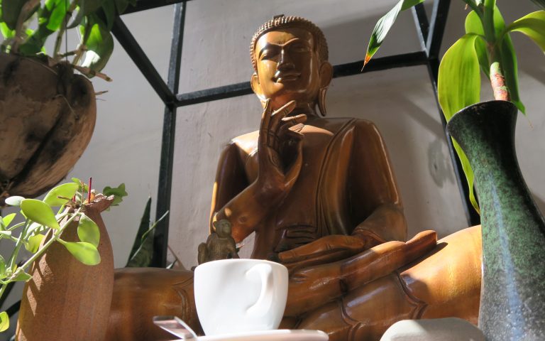 Кофейный Будда из Пномпеня