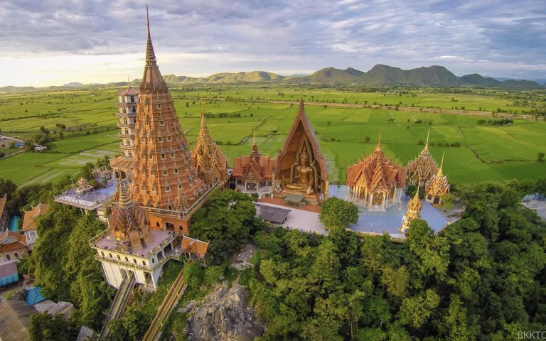 Невероятный буддийский храм Wat Tham Suea