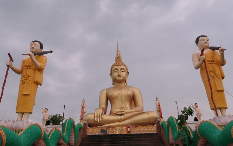 Будда не один